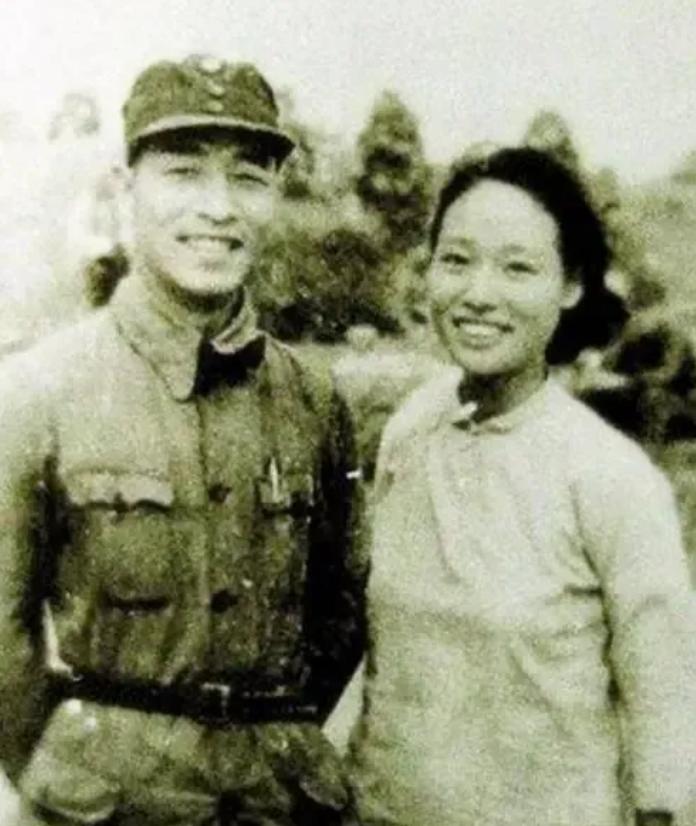 1945年，彭雪枫的妻子林颖，生孩子时收到丈夫的祝福电报。没想到就在林颖满月后，