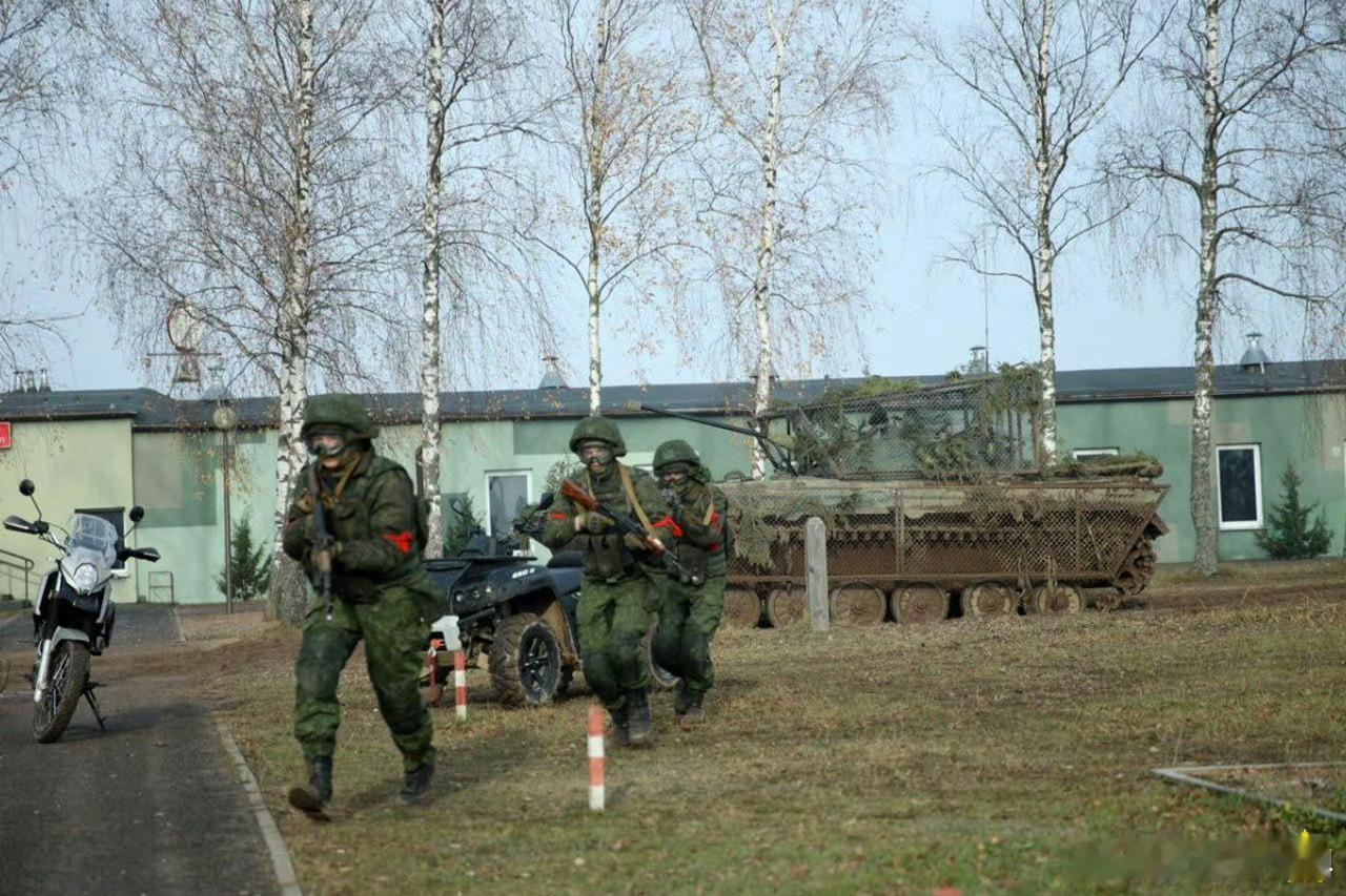 热点观点俄乌冲突 白俄罗斯表示，愿在结束战争的相关协议框架下，向乌克兰派遣本国维