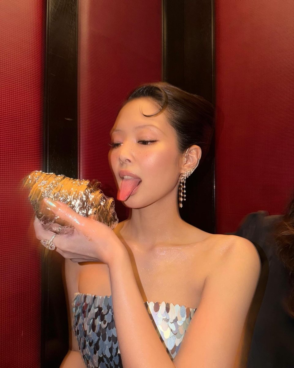 Jennie ins照片引起热议：她是在暗示什么？diplo发了与jennie的