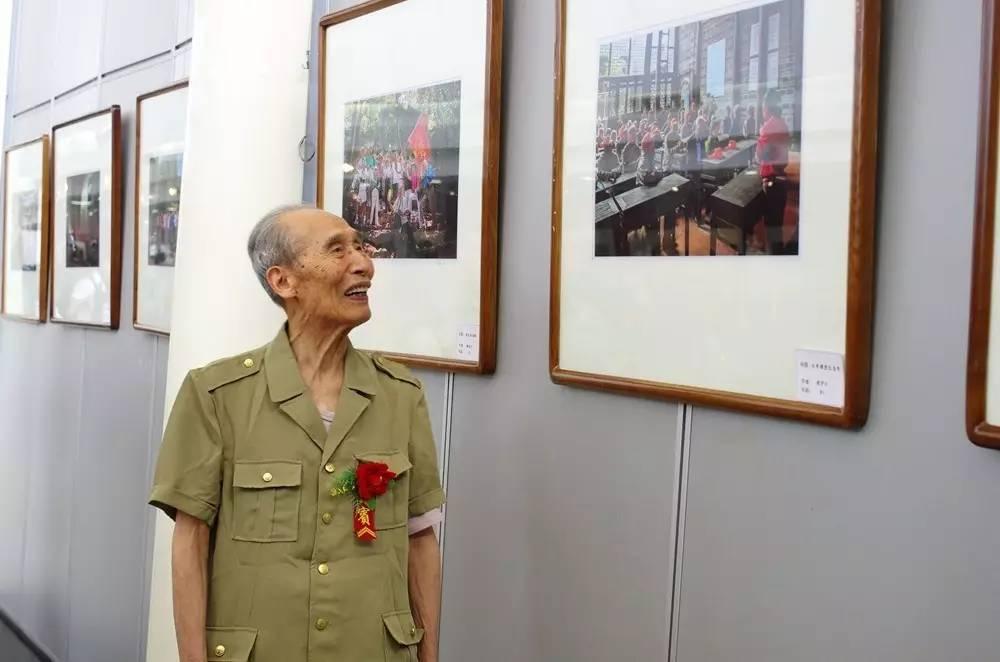 百岁军工泰斗！扎根国防算力七十载，铸就银河超算基石
 
胡守仁（1926— ），