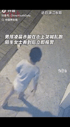 浙江一女子凌晨下班回家的路上，忽然听到有小孩的哭声，她寻声看了一眼，竟发现一约2