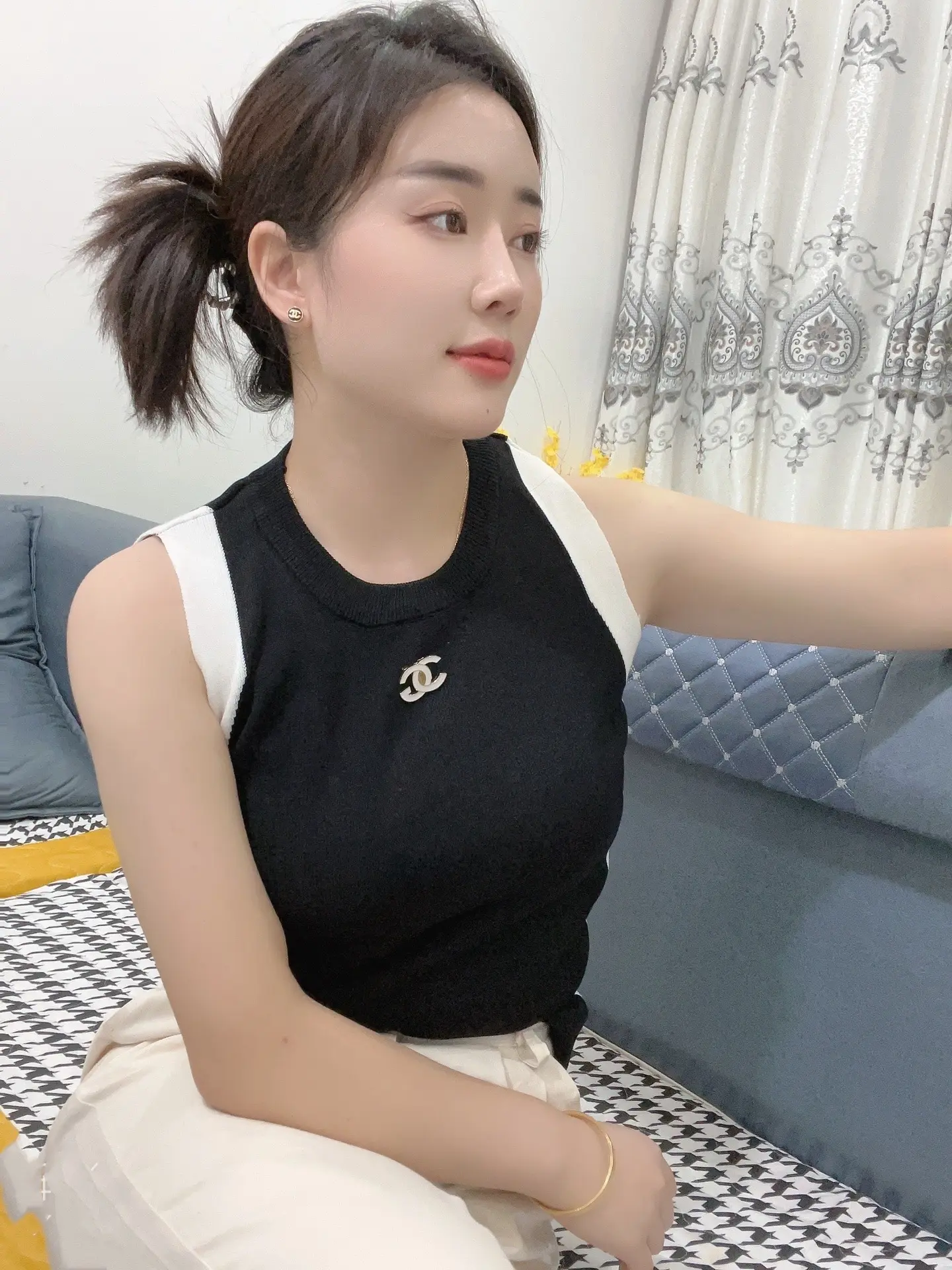 钱这个东西对于感情来说真的很考验[捂脸]为你花钱的人不一定爱你 但不为你花钱的一定不爱你