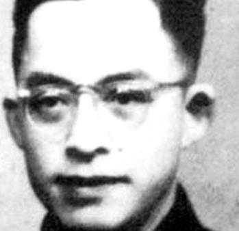 1949年，国军师长李碧光兵败被俘，面对审讯，他提出一个奇特请求：“可否帮我给周