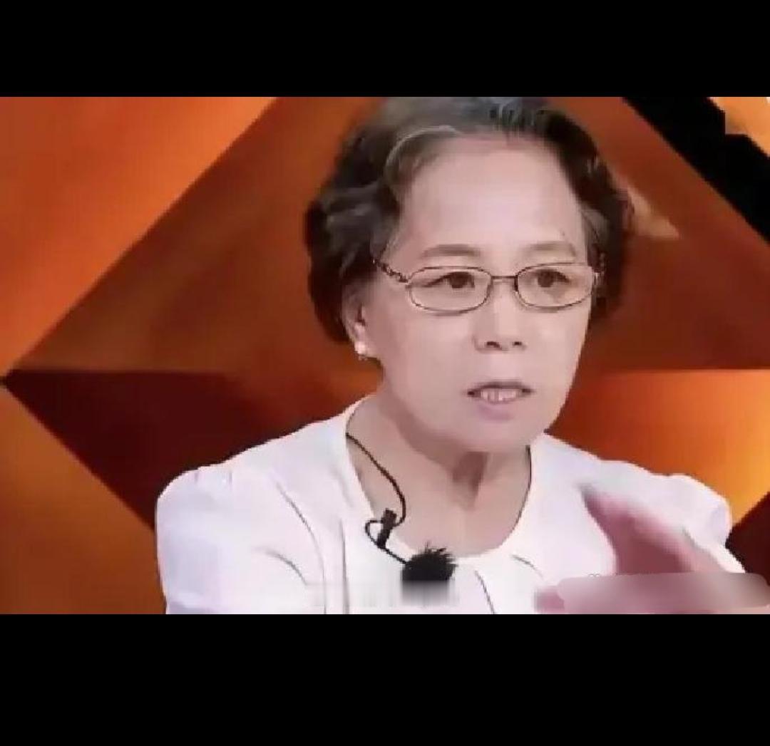 看过朱跟他妈妈一起参加的综艺，只能说这个阿姨管控欲太强了！
看完综艺只能说恭喜姜
