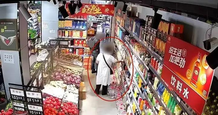 一次只偷一瓶，偷了104次，武汉女子5个月顺走超市价值8000余元药酒，家属主动向超市全额退赔，警方