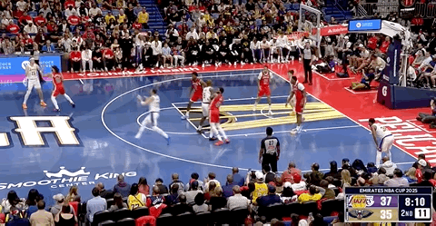 东契奇终于进球了，三分！ 