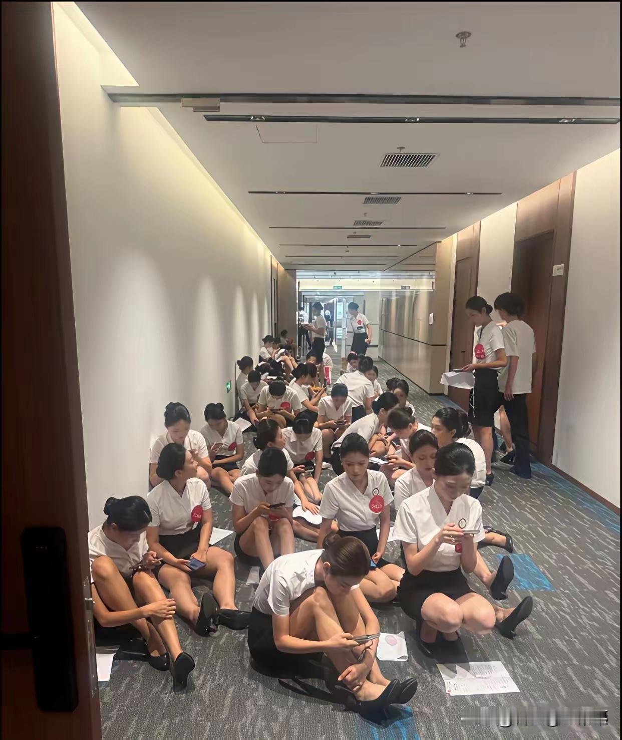空姐工资很高吗？为啥这么多人会竞争这个岗位