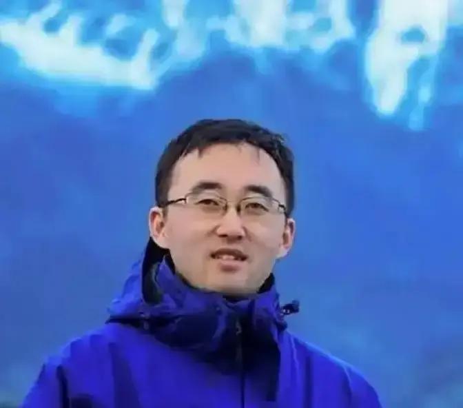 “中国就该被日军欺凌，中国就应该被日本多占领几年！”“郑州大暴雨是报应！活该被淹
