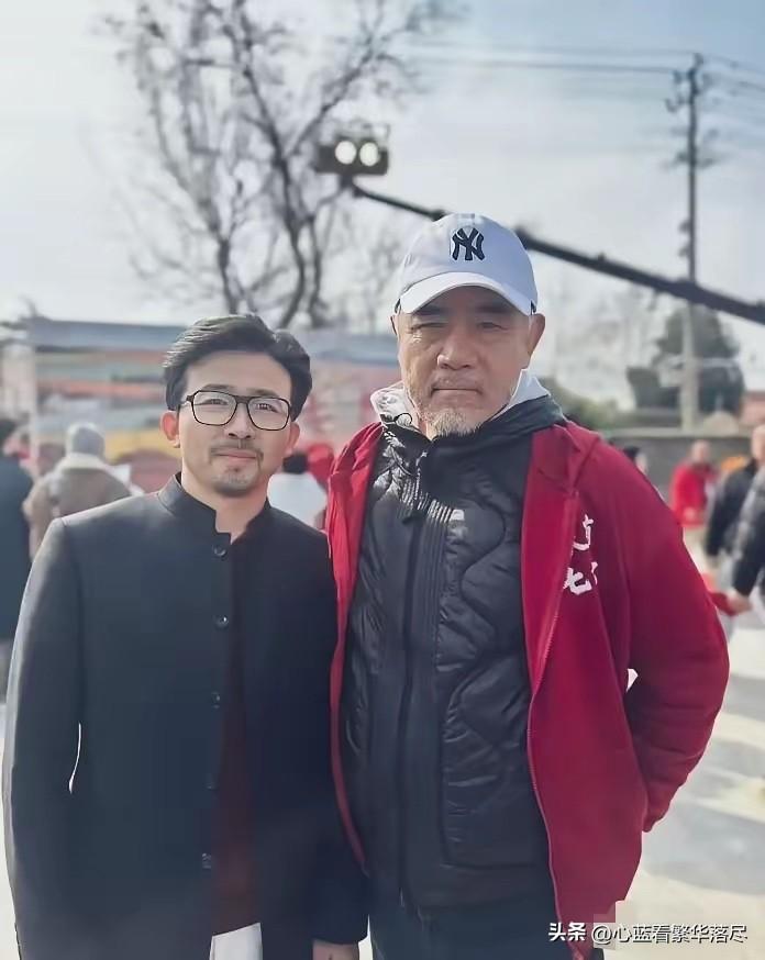 也许是太久没有看到陈宝国老师了，所以看到陈宝国老师的近照，给人的感觉真是有一种断