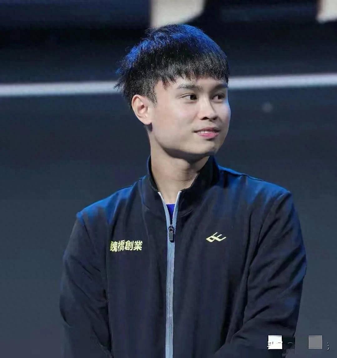 【出头有点晚，周启豪终于成为成人赛冠军】周启豪 29 岁才拿到 2026 年多哈