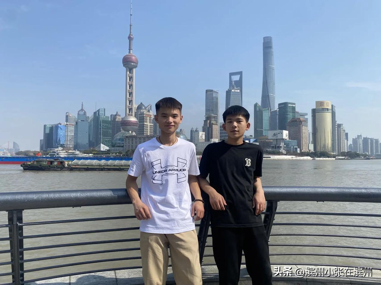 我有个帅气的侄子，初中还没念完就不想上了，我想社会中是不是还有很多这样的孩子，就