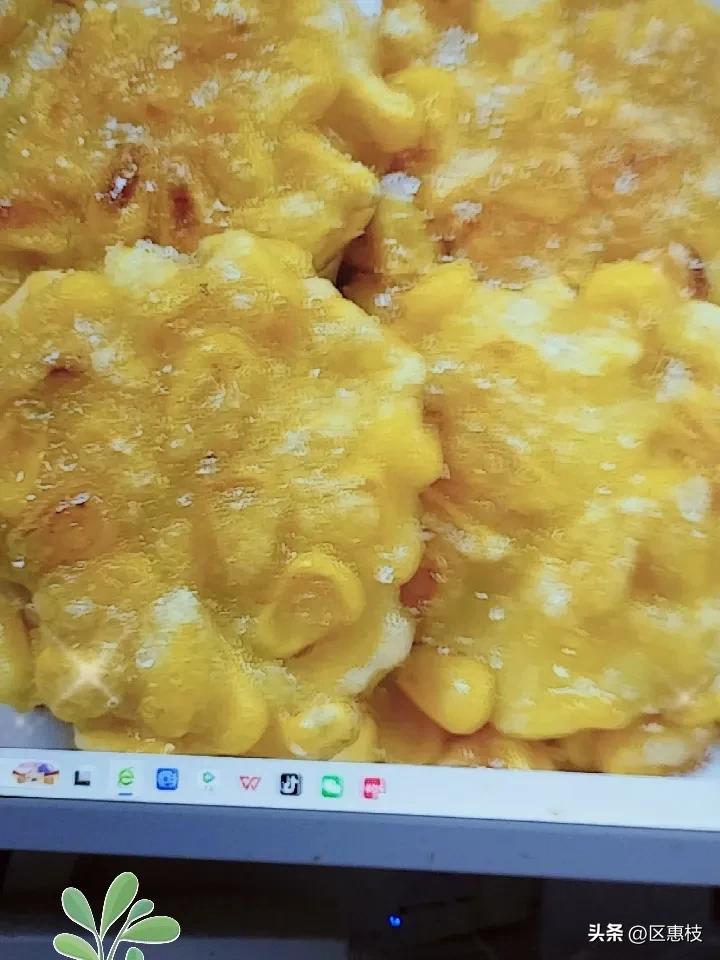 晒出我的今日美食 今日美食必须是玉米烙饼！人常说“要想家人身体好，五谷杂粮少不了