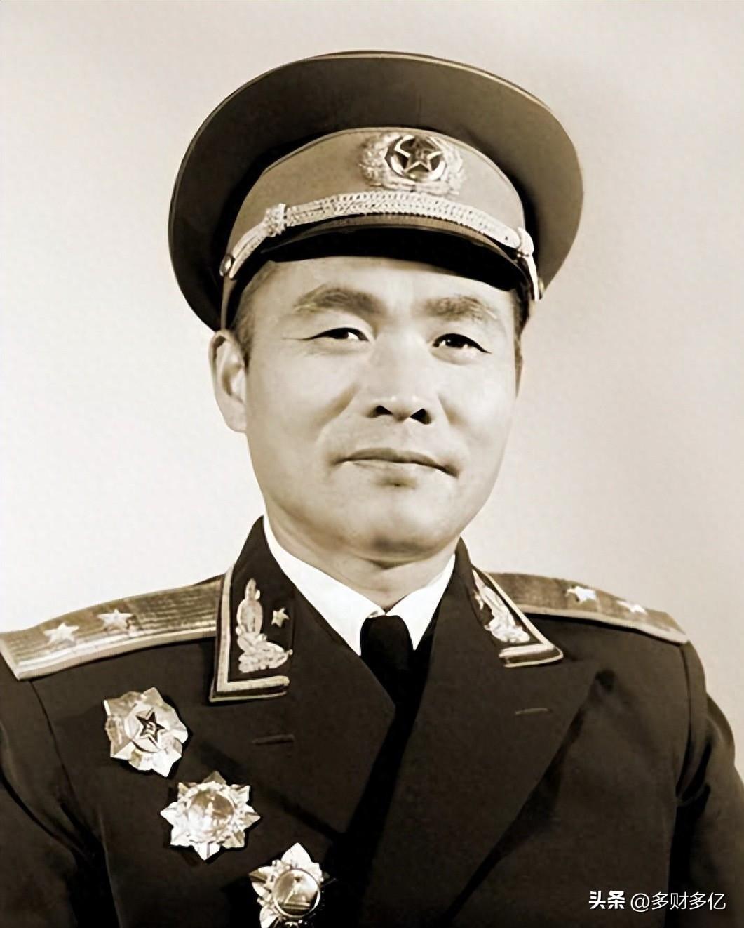 罕见！上将主动登门迎接中将，1980年这一幕，看懂老一辈将帅的格局
 
1980
