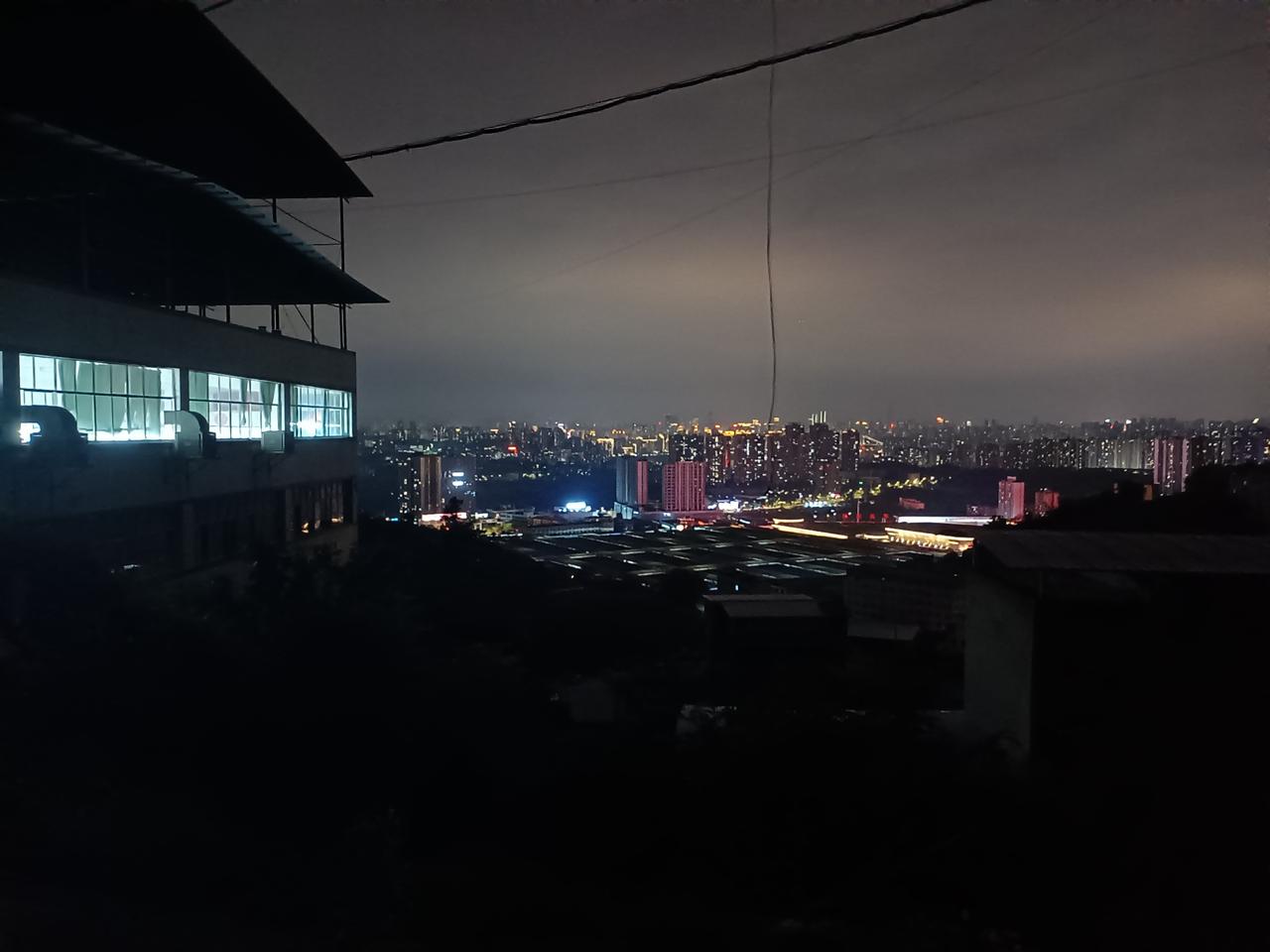 重庆巴南区的其龙村，终于有希望了哦！在巴南区凯恩家具后面，正在建一条路通往山脚下