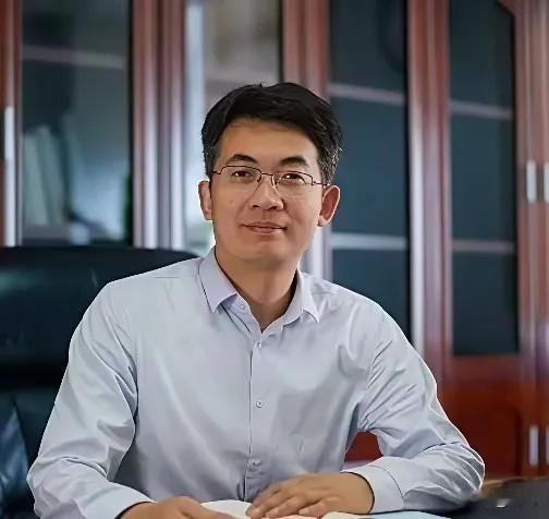 付磊人生经历
付磊，1979年7月出生，化学家，现任安徽大学副校长，此前长期任职