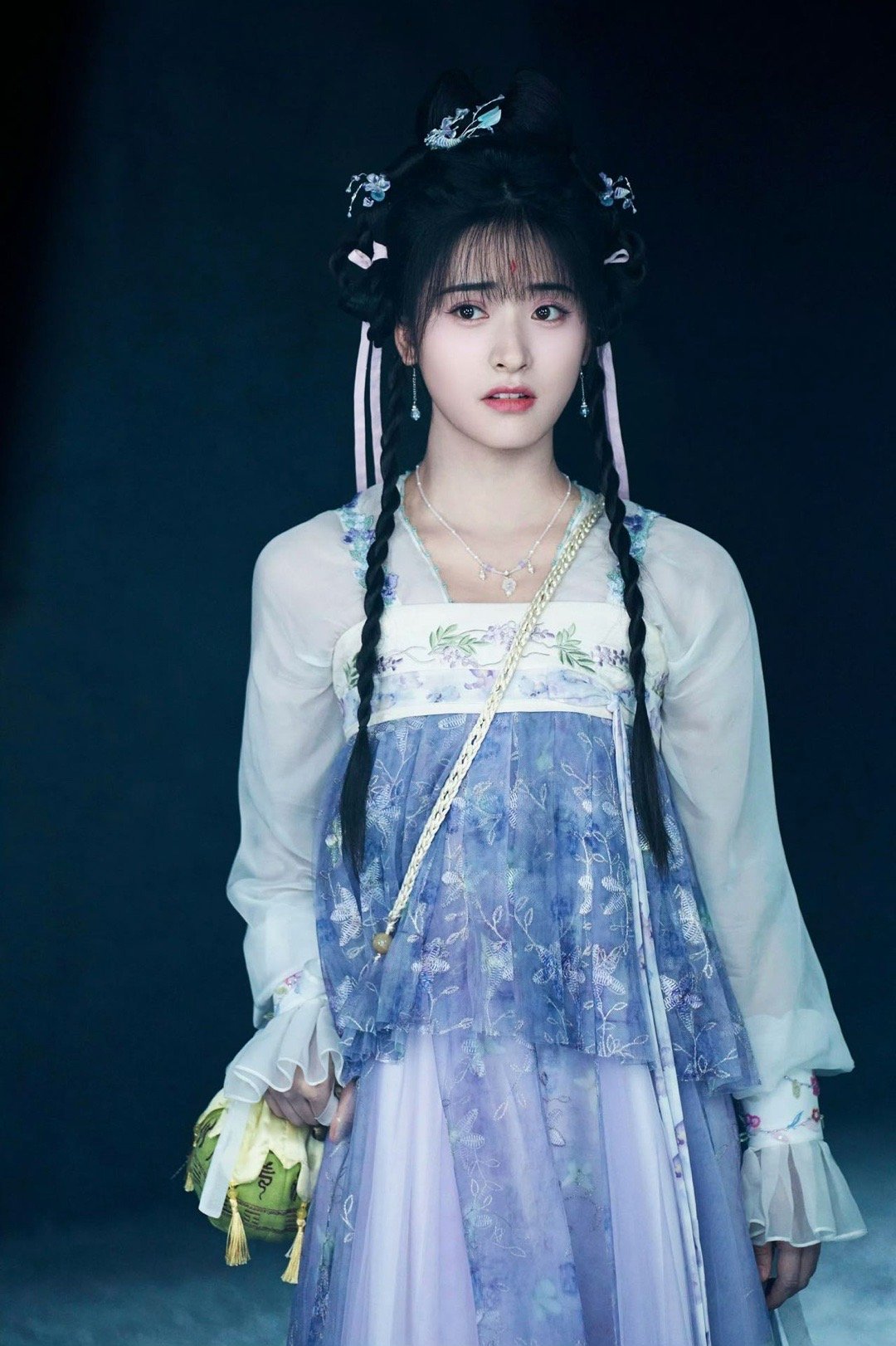 沈月演东方秦兰是宿命吧 被选角导演的眼光狠狠服！沈月综艺里的元气日常，和东方秦兰