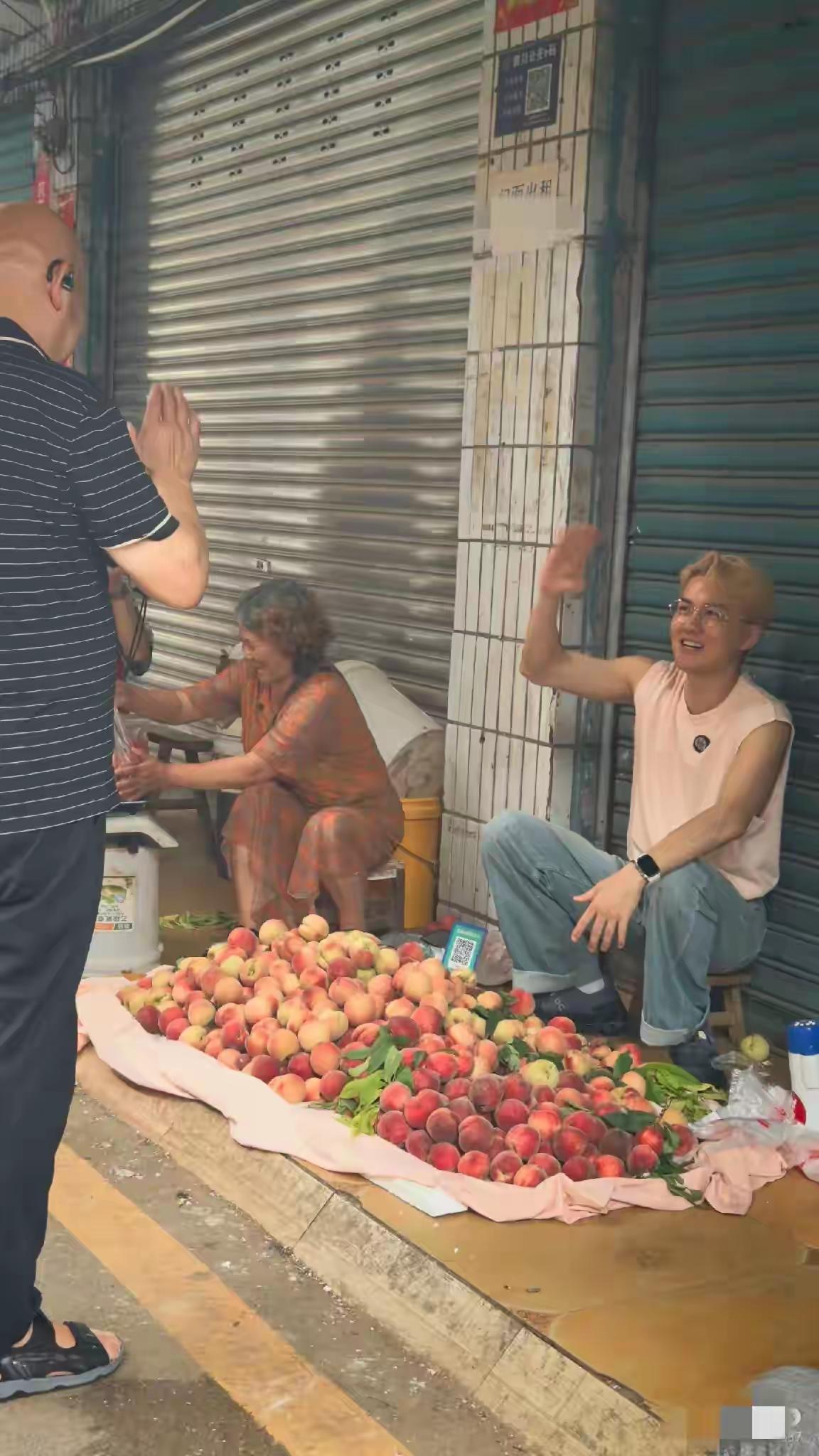 窦骁以为赢了吴克群，
实际上他才是输了全部和自由，
以为抱得“金饭碗”实则只是“