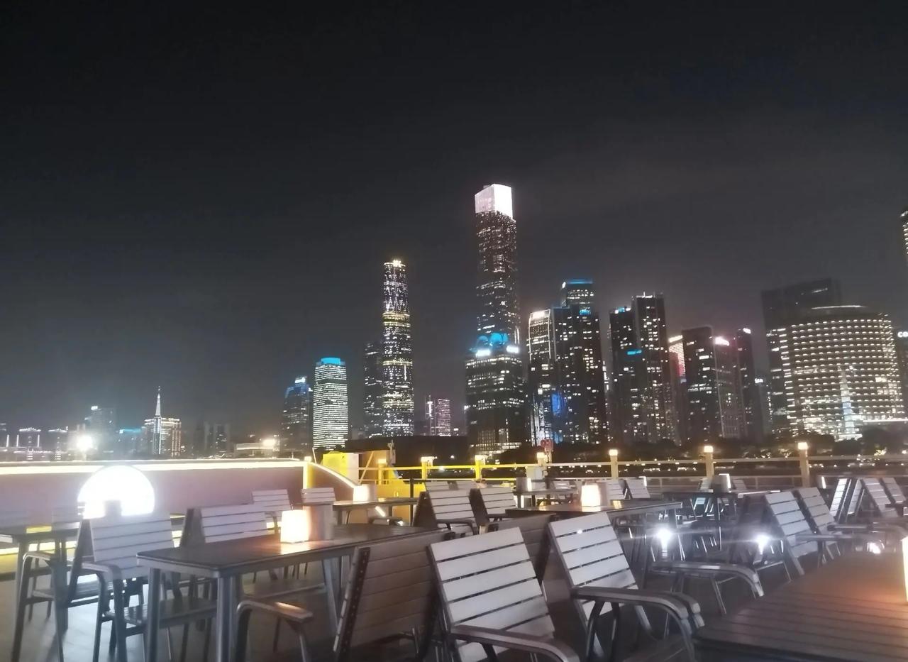 每天跟我一起在抖音涨知识 广州塔合影 广州塔江边夜景 城市夜生活计划