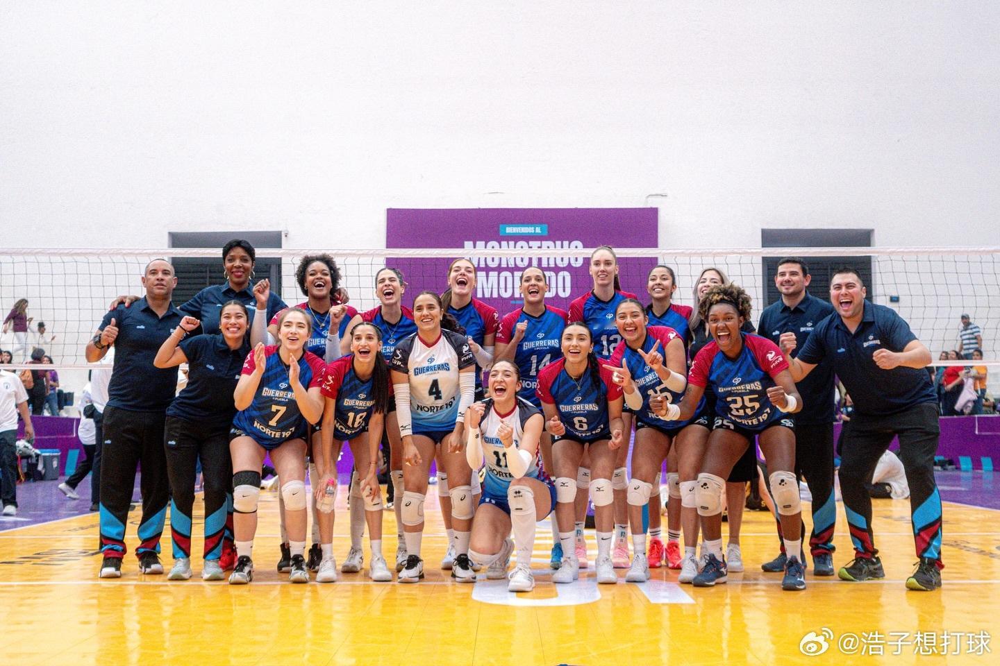 国际排坛动态 才发现原来墨西哥联赛里，普埃布拉勇士队的主教练是古巴女排传奇球星托