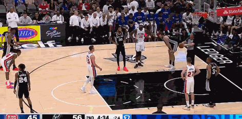 邓罗罚球不中！ 