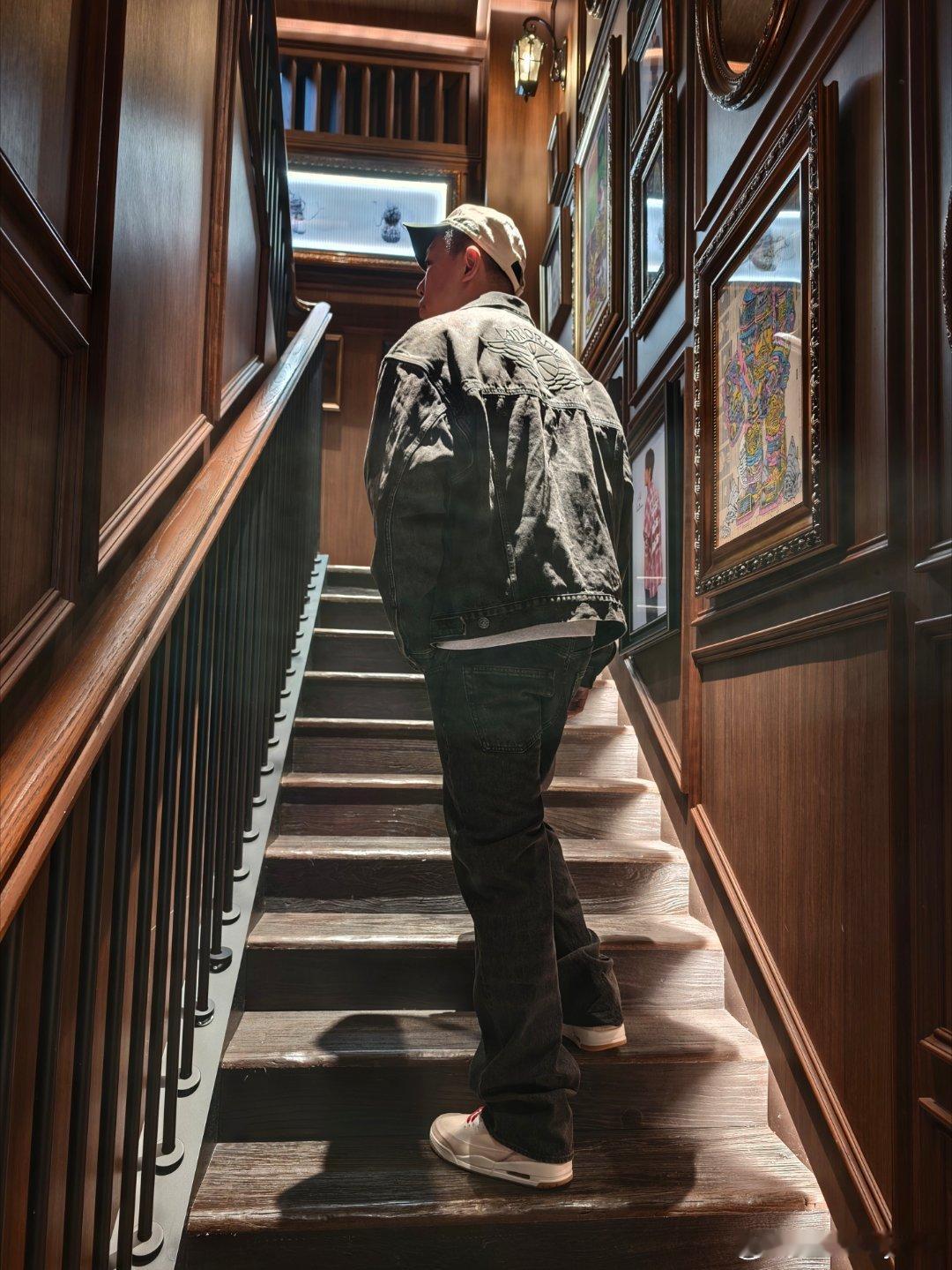 很多人眼中所谓的…“为了碟醋，包了顿饺子”…吧～但为了双鞋而搭几身装备，确实很有