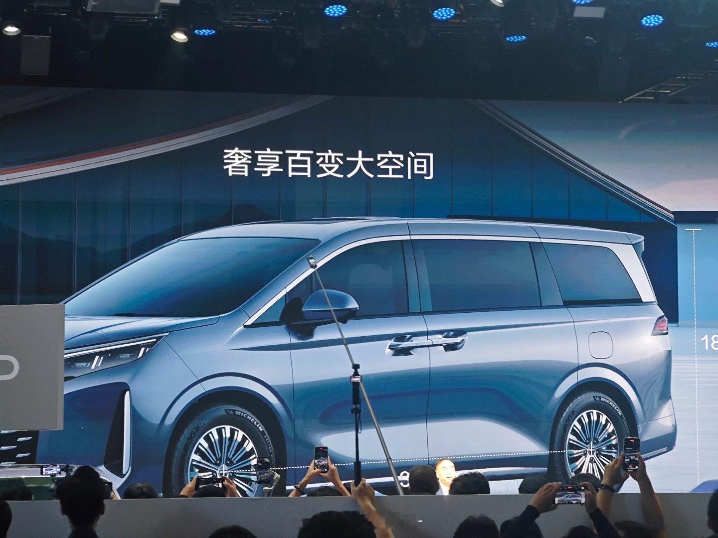 比亚迪有实力，直接整了一个专馆。仰望 U9 太帅了全新王朝 MPV 命名为夏，比