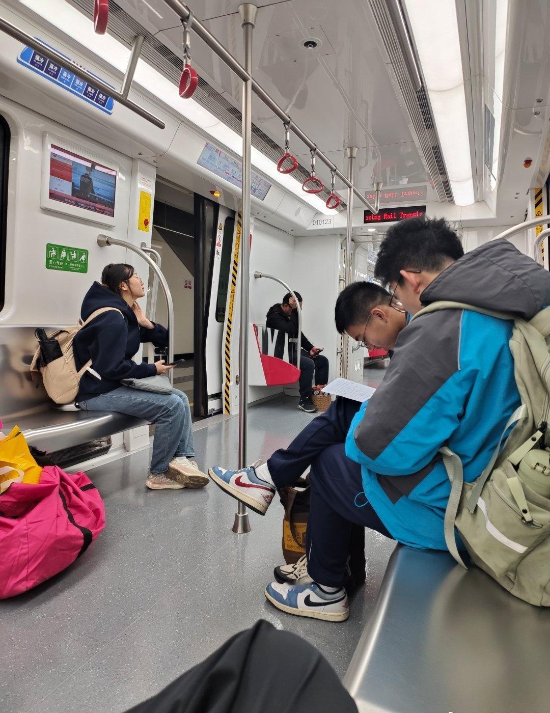 地铁🚇偶见 ​​​