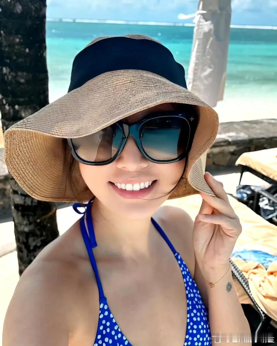 林心如和大S本质上是同一类艺人，长相平平无奇，实力一般般，但因为一部作品红透半边