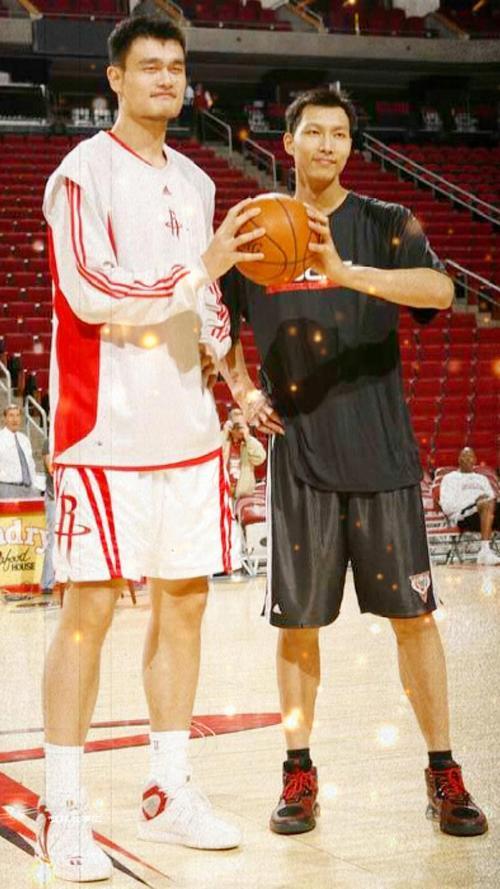 易建联和姚明，谁篮板能力强？

聊起中国男篮的内线传奇，球迷们总绕不开姚明和易建