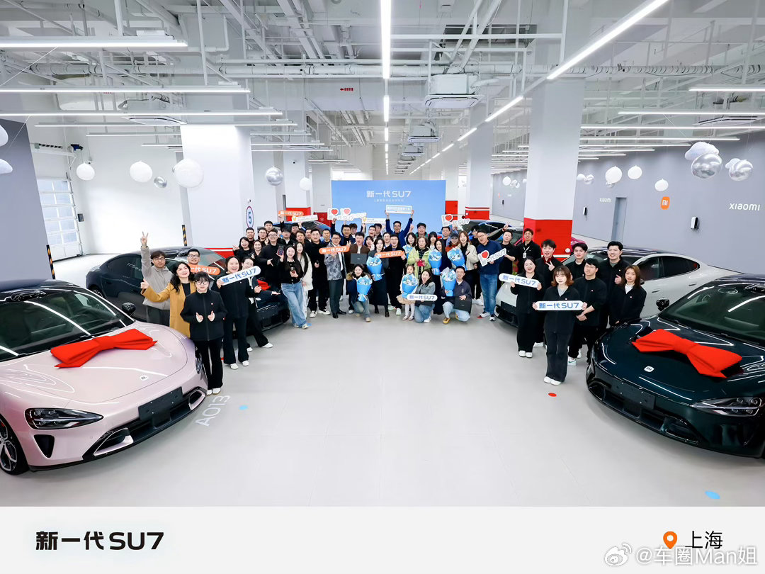 小米新SU7今日开启交付在当下的新能源市场，“出道即巅峰，改款就哑火”几乎成了爆