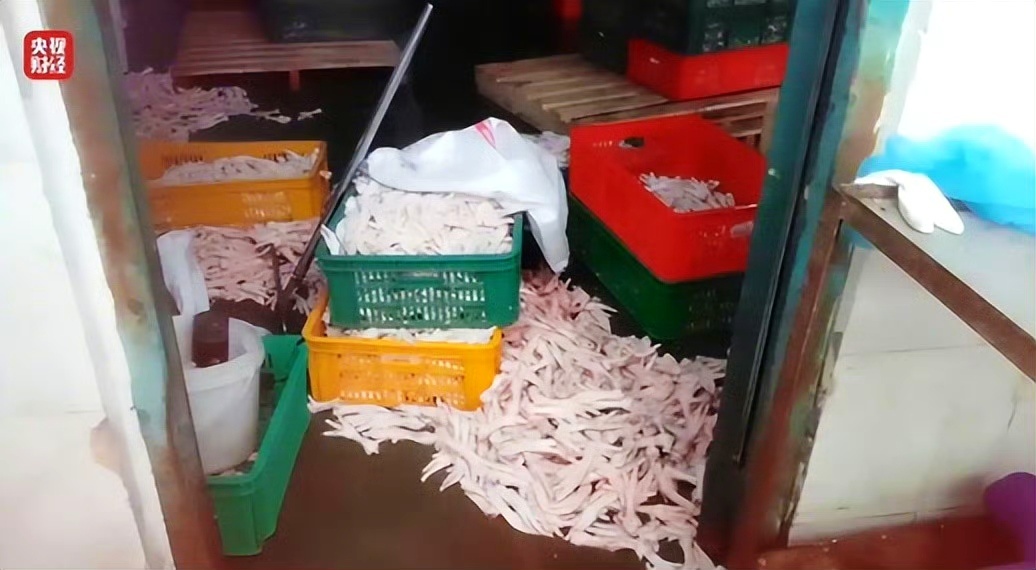 双氧水漂白鸡爪名单有个疑问，鸡爪这玩意除了一点皮，其他都是骨头，有啥好吃的吗？所