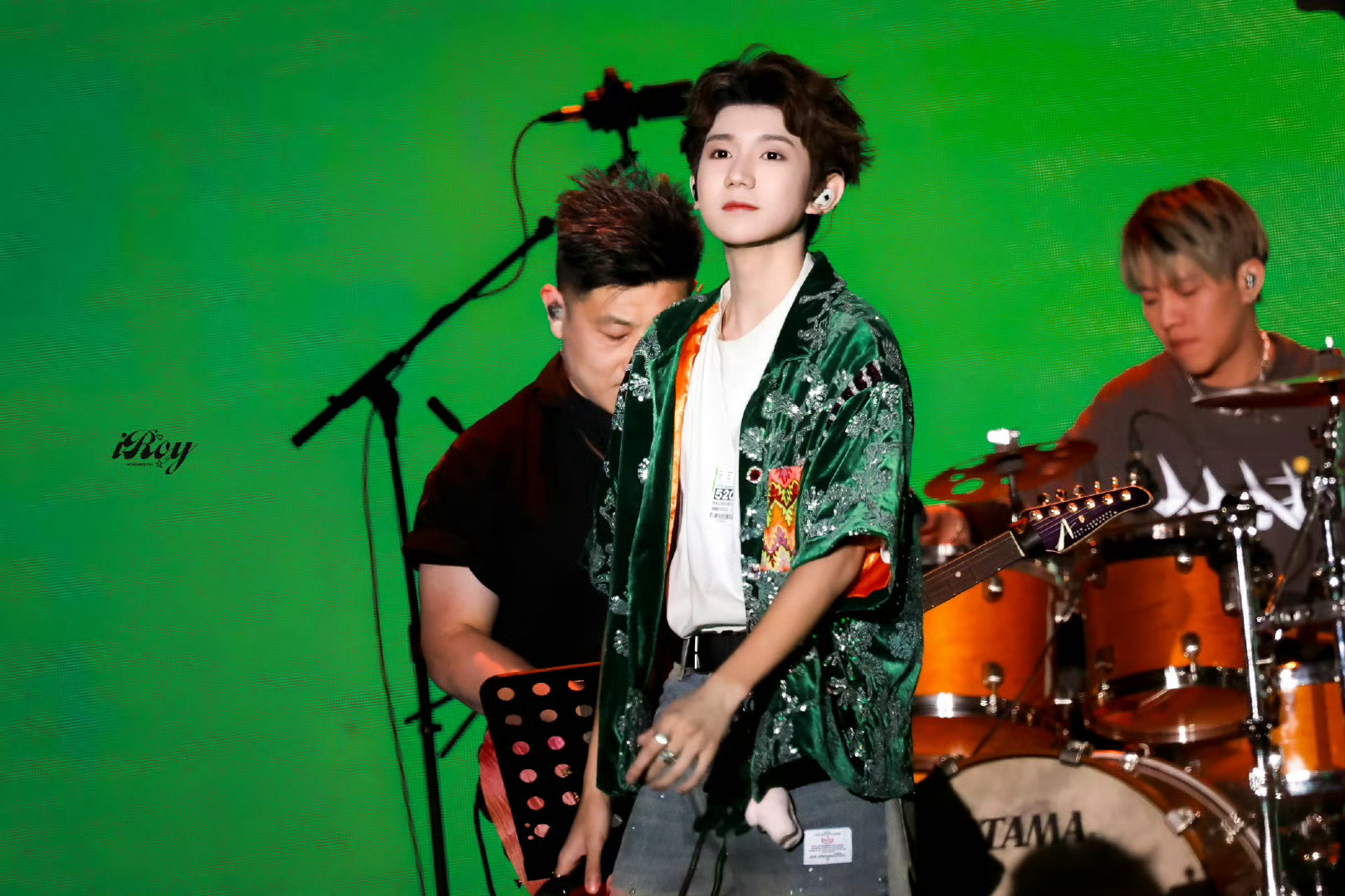 TFBOYS为王源音乐节打call 来看王源就好啦 ​​​