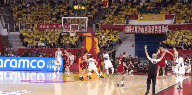 太猛了！韦瑟斯庞19中11轰下35分6板6助2断1帽cba