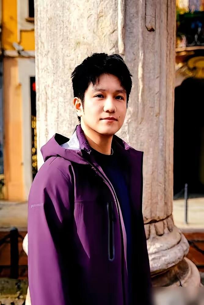 樊振东的1年冒险，结束了。
​萨尔布吕肯俱乐部官宣：签下世界第三的雨果，下赛季生