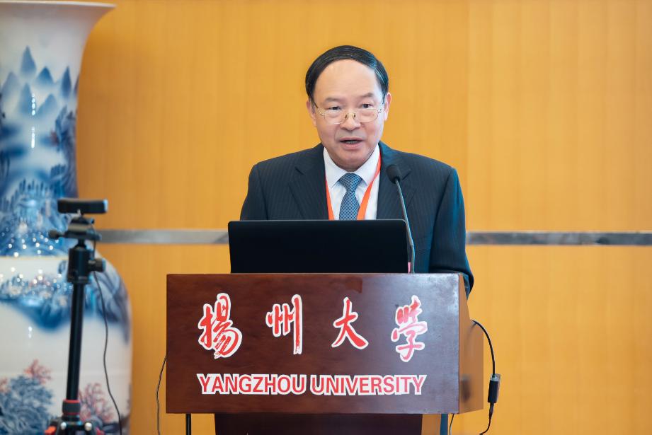焦新安和丁建宁都曾担任过扬州大学的校长和书记，也是学校公认的两大院士种子选手。