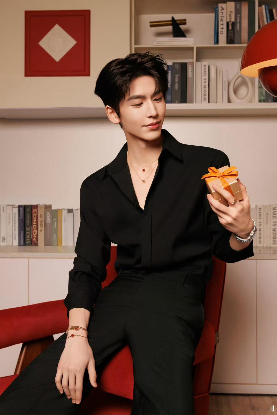 宝格丽新春广告大片出镜：刘亦菲、吴磊、张凌赫、蔡依林，状态好绝啊！ 