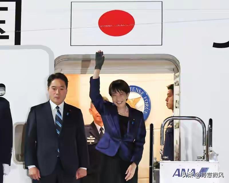 美国高规格招待，高市刚下舷梯突然笑了，中方：警惕日本危险动向。
 
这一笑，意味