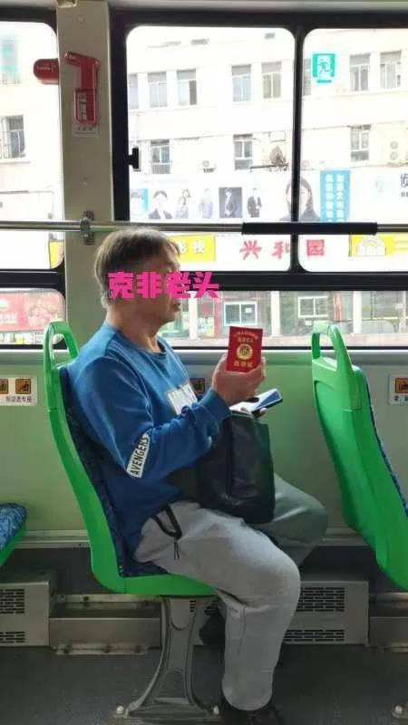 说是上威尼斯水城，得在大连火车站前坐13线，从胜利地下商城绕来绕去，也没有找到出