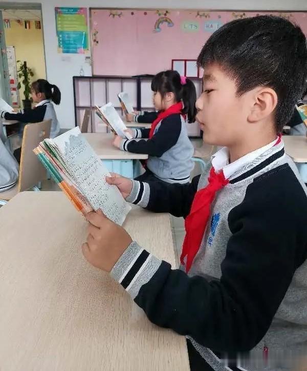 一二年级抓好这6点，三年级后孩子就是妥妥的学霸一枚！

1、晨读一定要狠狠抓起来