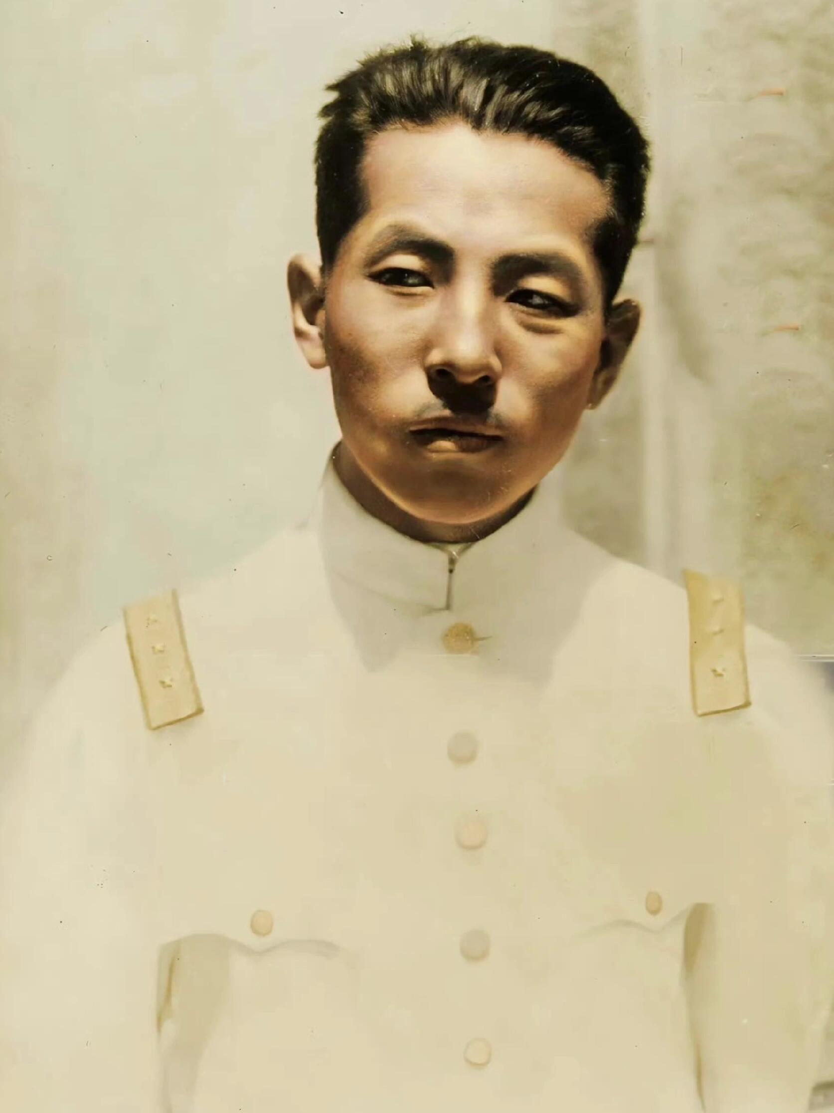 1928年，照片拍摄于那年的夏天，对于东北军少帅张学良来说，那是一个多事的季节。
