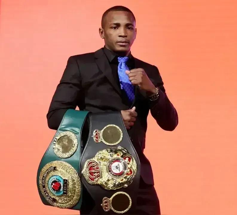 拉拉：我虽然42岁了，但是我觉得自己像32岁一样！我状态很好！
虽然加尼别克（1