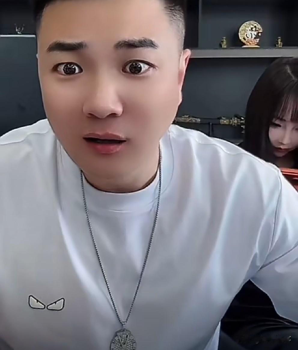 阿宇说pp琦小伊伊有可能早就离婚了！

           pp琦大大方方不戴