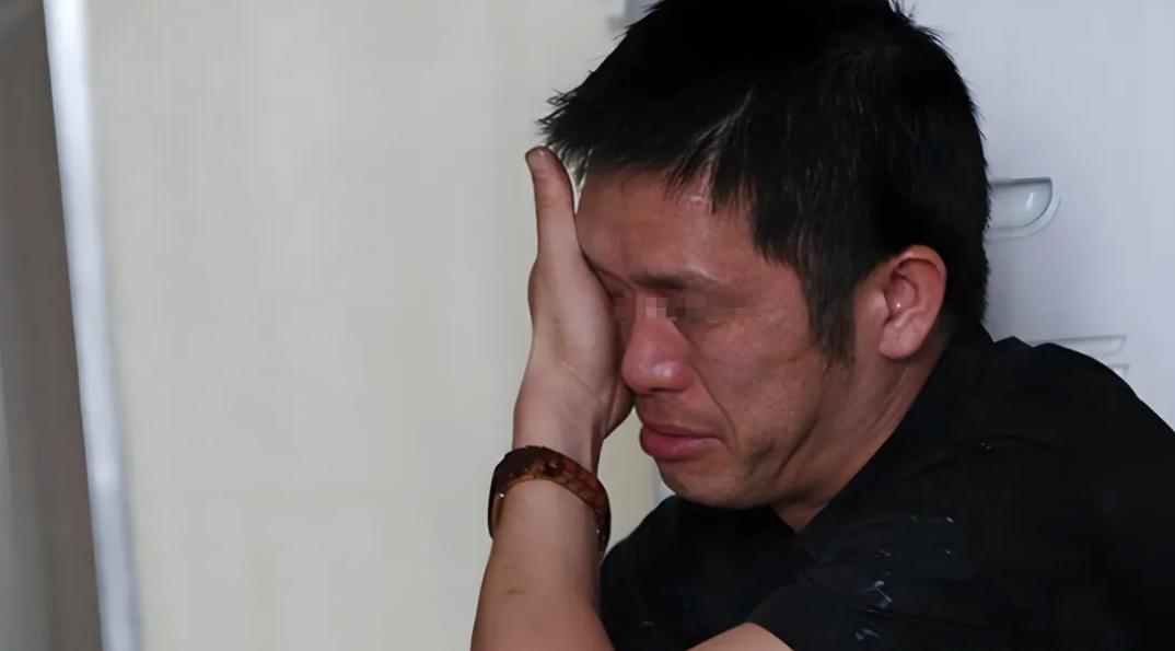 “太荒唐了！”湖南一名男子在儿子的婚礼上被亲戚提醒，发现孩子竟然和现场一位男宾客