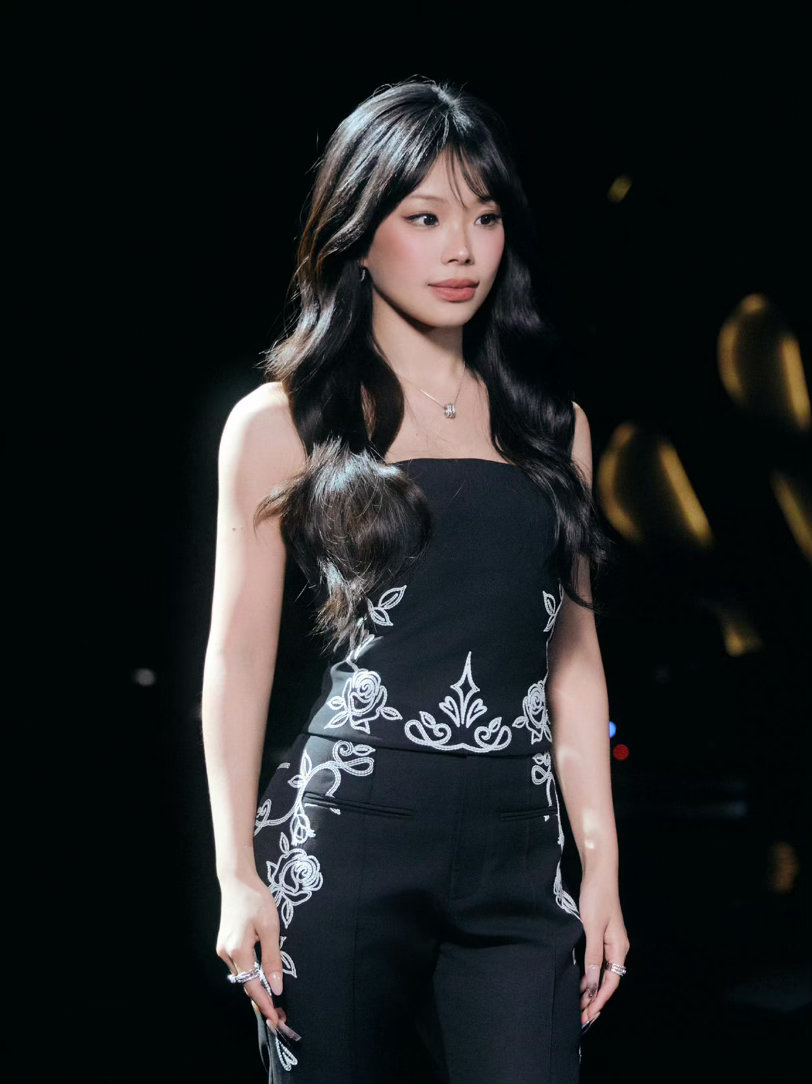 寻宝藏小队全员为万妮达打call寻宝藏全员在线等候万妮达开嗓 谁家综艺有这么好的