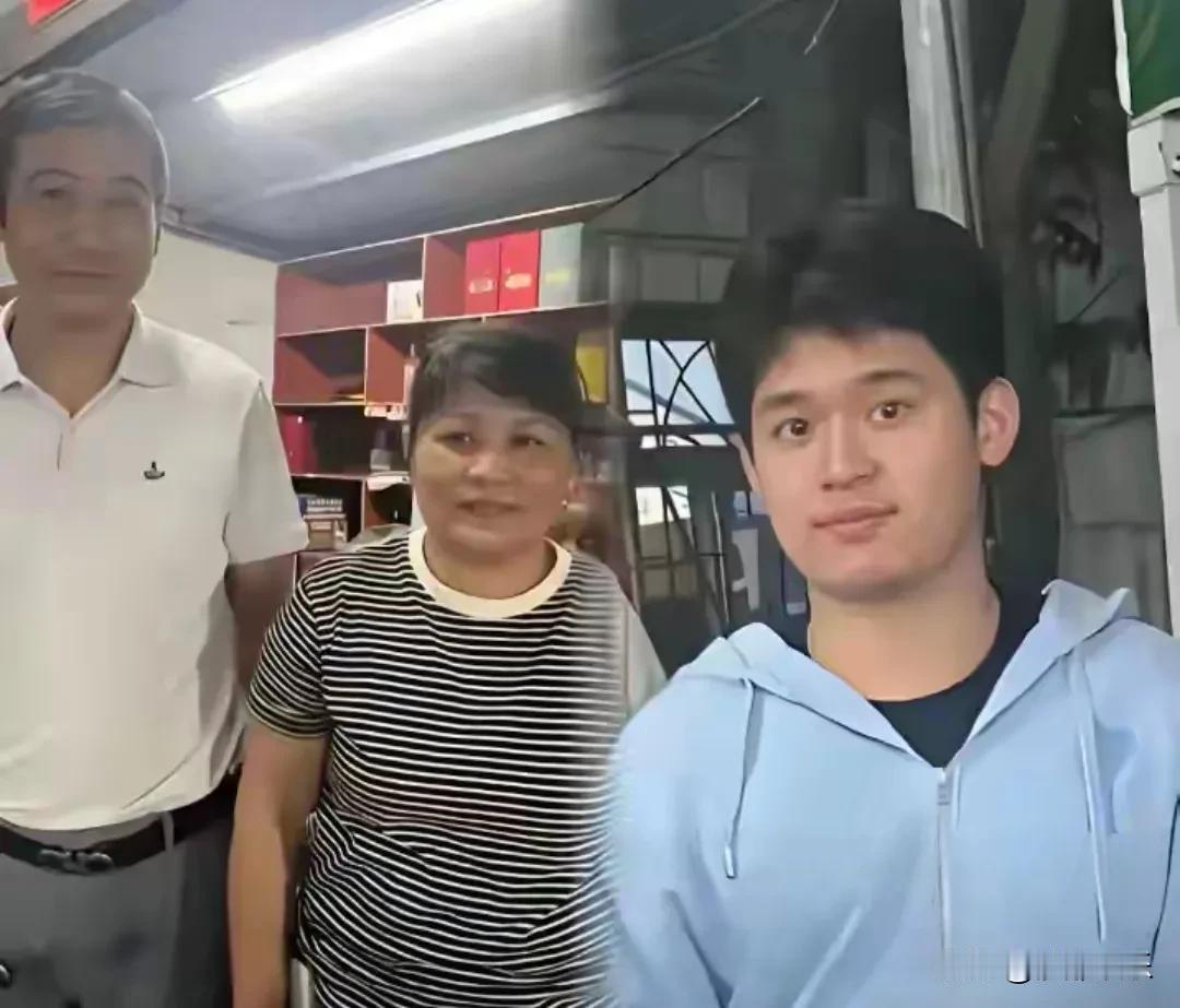 林诗栋回到海南了！这波“冠军回家”的画风也太接地气了吧！


5月13日，刚刚在