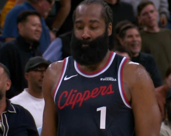 登哥还在努力 3+1 好可惜啊 反击三分没有进 快船五连败了 登哥独木难支 