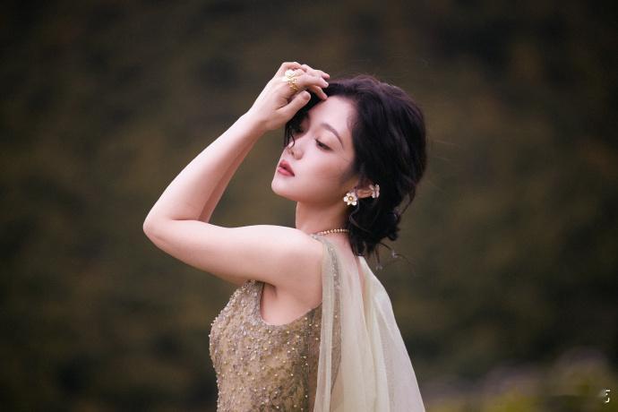 希林娜依高绿野仙踪希林娜依高绿野仙踪裙 这就是现实版绿野仙踪女主吧。 