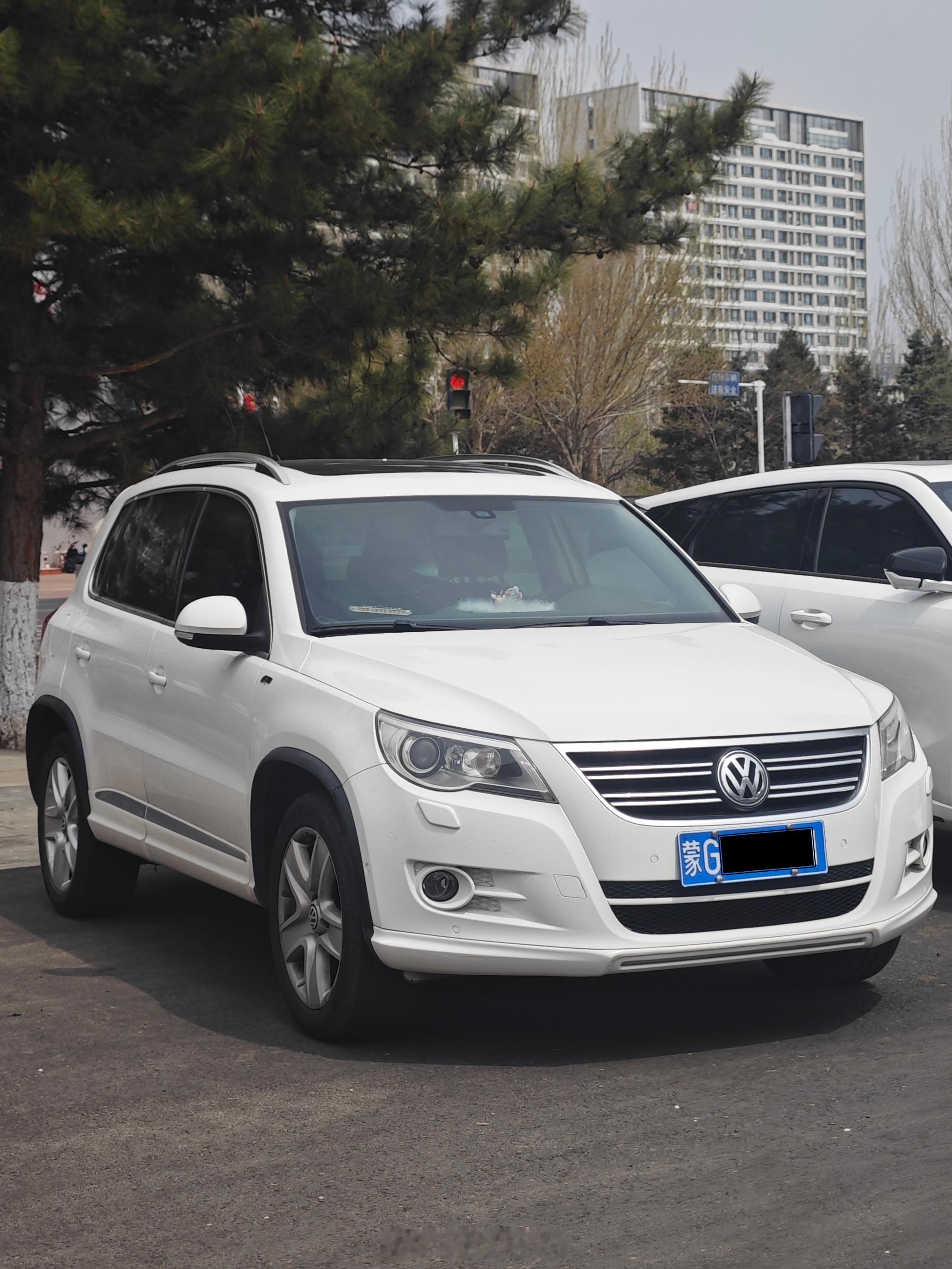 初代途欢R-line前期版，官方名称为2011款 Tiguan 2.0TSi R