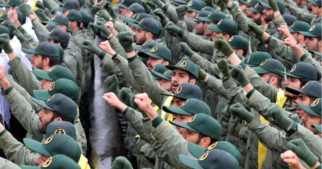 美以斩首行动打响，伊朗第一道命令不是封锁边境，而是把所有外国留学生送出去。很多人