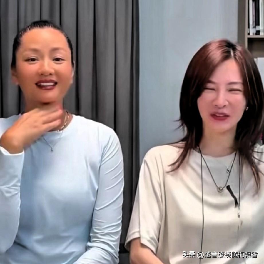 大家能认出和瞿颖在一起的是谁吗？年轻时长得多漂亮呀，现在也整得面目全非了，不说名